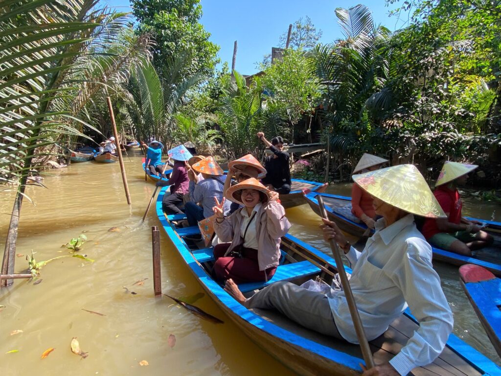 đi ghe xuôi dòng